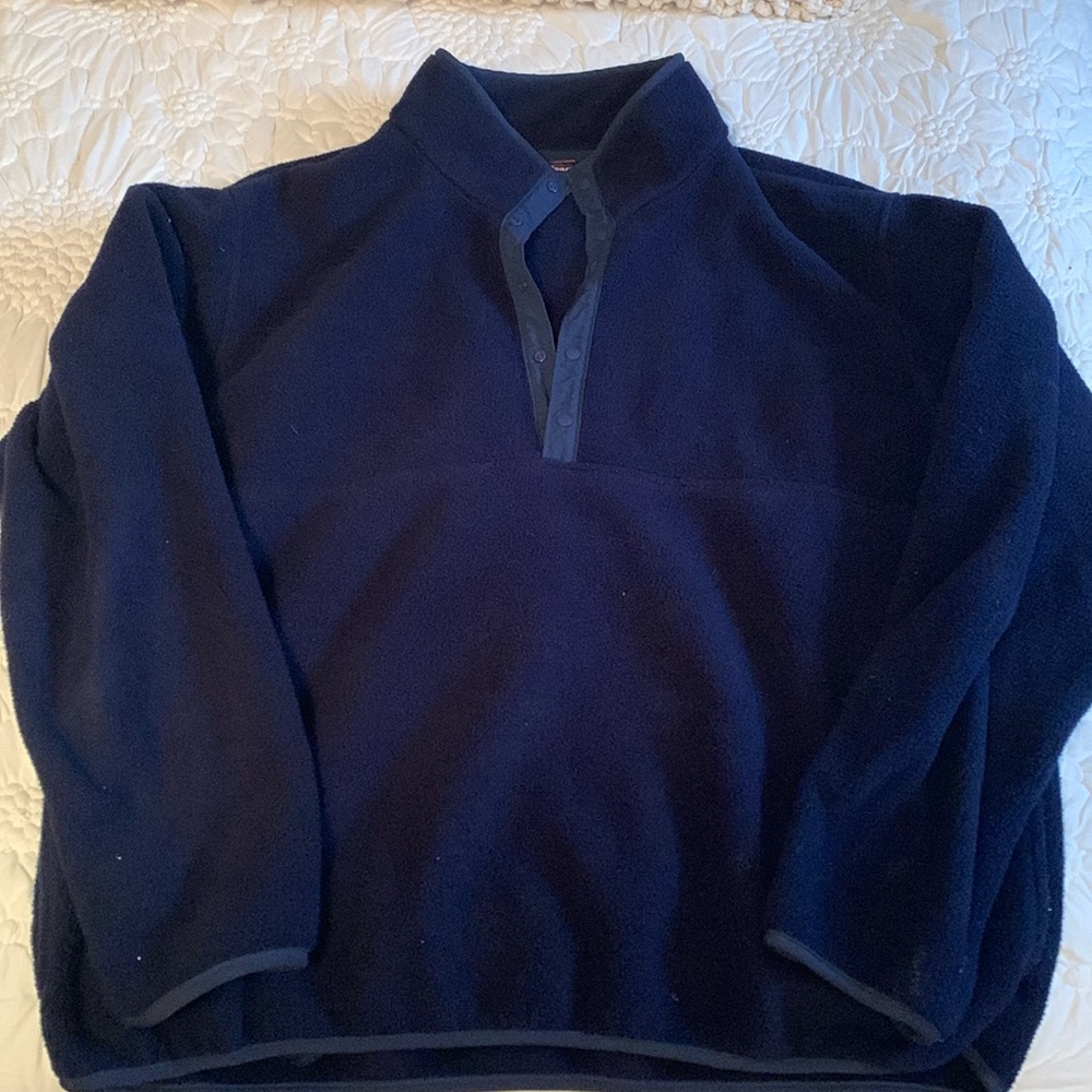 Men’s LL Bean Navy sweatshirt. Size XL. Good used condition.
